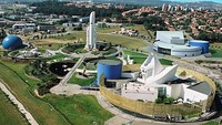 Space City memiliki replika roket luar angkasa (pillownaut.blogspot.com)