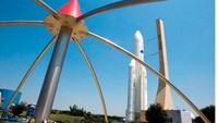 Replika roket Ariane 5 (guardian.co.uk)