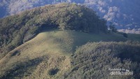 View dari atas Puncak Gunung Mutis
