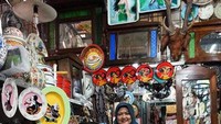 Belanja kebaya vintage di Pasar Triwindu