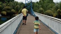 Jembatan di atas Sungai Cikeas