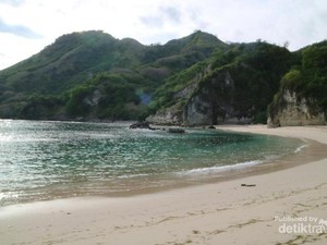 Maumere Punya Pantai Secantik Ini