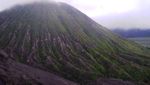 Megahnya Bromo yang Berselimut Kabut
