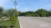 halaman yang luas di miliki Islamic Center Lhokseumawe