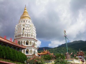 Megahnya Kelenteng Kek Lok Si di Penang