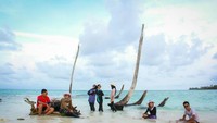 Menunggu sunset di Pulau Malelo