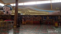Patung Buddha berbaring di Wat Chaiyamangalaram, Penang