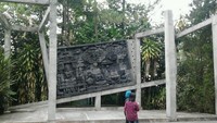 Relief cerita epos yang ditulis Empu Walmiki