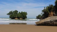Keindahan Pantai pelang dengan pasirnya lembut