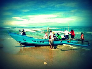 Melarikan Diri ke Sawarna