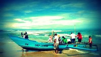 Ini perahu yang mambawa kami ke Pantai Ciantir