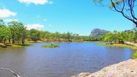 Danau Nausus, salah satu danau yang sering dikunjungi oleh sebagian besar wisatawan lokal.