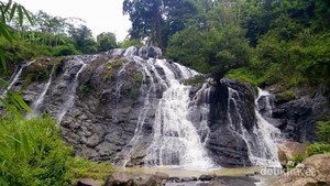 Melepas Penat di Curug Sindaro, Kebumen