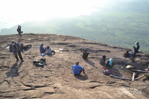 Melepas Penat di Gunung Lembu, Purwakarta