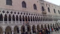 Doges Palace adalah kediaman Doge (penguasa Republik Venesia pada saat itu)