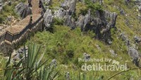 Untuk naik ke puncak kita harus naik tangga