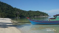 Pulau Pahat merupakah salah satu pulau konservasi penyu di kabupaten Anabmbas