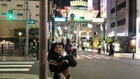 Di depan pintu masuk kawasan Dotonbori