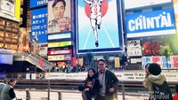Di depan Ikon Glico Man, Dotonbori, Osaka