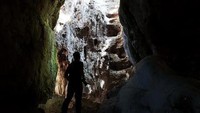 Berfoto di Gua Cermin