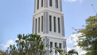suasana  Jam gadang di siang hari sebelum direnovasi