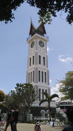 Melihat Jam Gadang Lebih Dekat, Kayak Apa Sih?