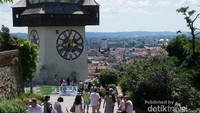 The Clock Tower, salah satu landmark Kota Graz