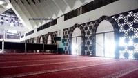 Ventilasi masjid yang baik membuat udara di dalamnya sejuk