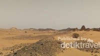 Salah seorang pemilik unta di Pyramids of Meroe.