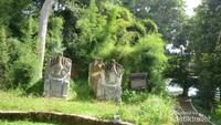 Diletakkan di atas tanah