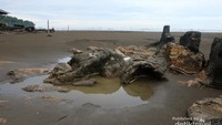 Pantai Aie Manih atau Air Manis dan Batu Malin Kundang.