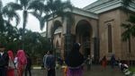 Melihat Masjid Kubah Emas Lebih Dekat