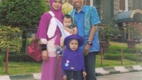 Aku, Istri dan Anakku di masjid Kubah Emas (dokpri)