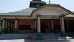 Melihat Masjid Raya Sulaimaniyah Pantai Cermin di Sumatera Utara
