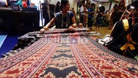 Pengrajin tenun NTT (dok. Rachman Haryanto/detikFoto)