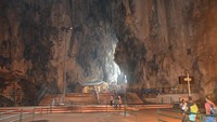Anda akan menemui dark cave setelah menaiki tangga