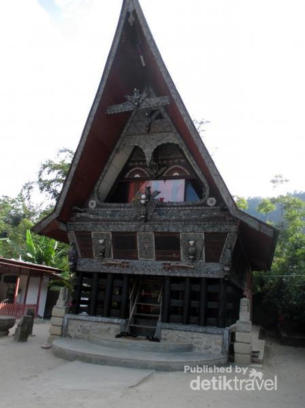 Melihat Rumah Adat Batak Di Museum Batak Tomok