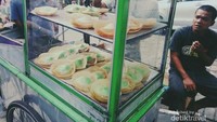 Serabi. Jajanan tradisional pinggir jalan