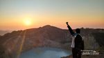 Melihat Sunrise Paling Dahsyat di Flores
