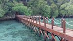 Melihat Teluk Cinta di Surga Timur Indonesia