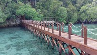 Dermaga tempat kapal bersandar sebelum treking ke puncak