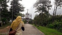 Tugu dari jauh