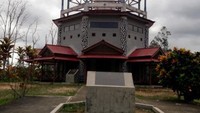 Tugu Equator di Kutai Kartanegara