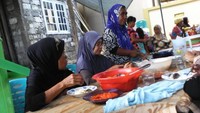 Penulis pun tak kuasa untuk menolak makan bersama.