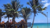 Pantai Hannah yang berpasir putih dan laut biru yang cantik