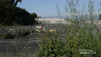 Aktivitas penambangan pasir di lereng Merapi