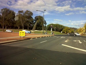 Memandang Kota Canberra dari Puncak Mount Ainslie