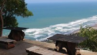 Pemandangan lautan lepas dari area watugupit.