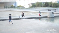 Lapangan Banteng ini cocok juga untuk berolahraga.