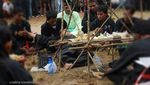 Memberi Makan Makhluk Halus & Perang Ketupat